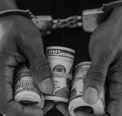 盜竊五千九百元怎么判判幾年